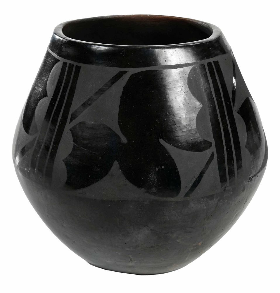 Appraisal: Signed Santo Domingo Blackware Pot the large pot signed on