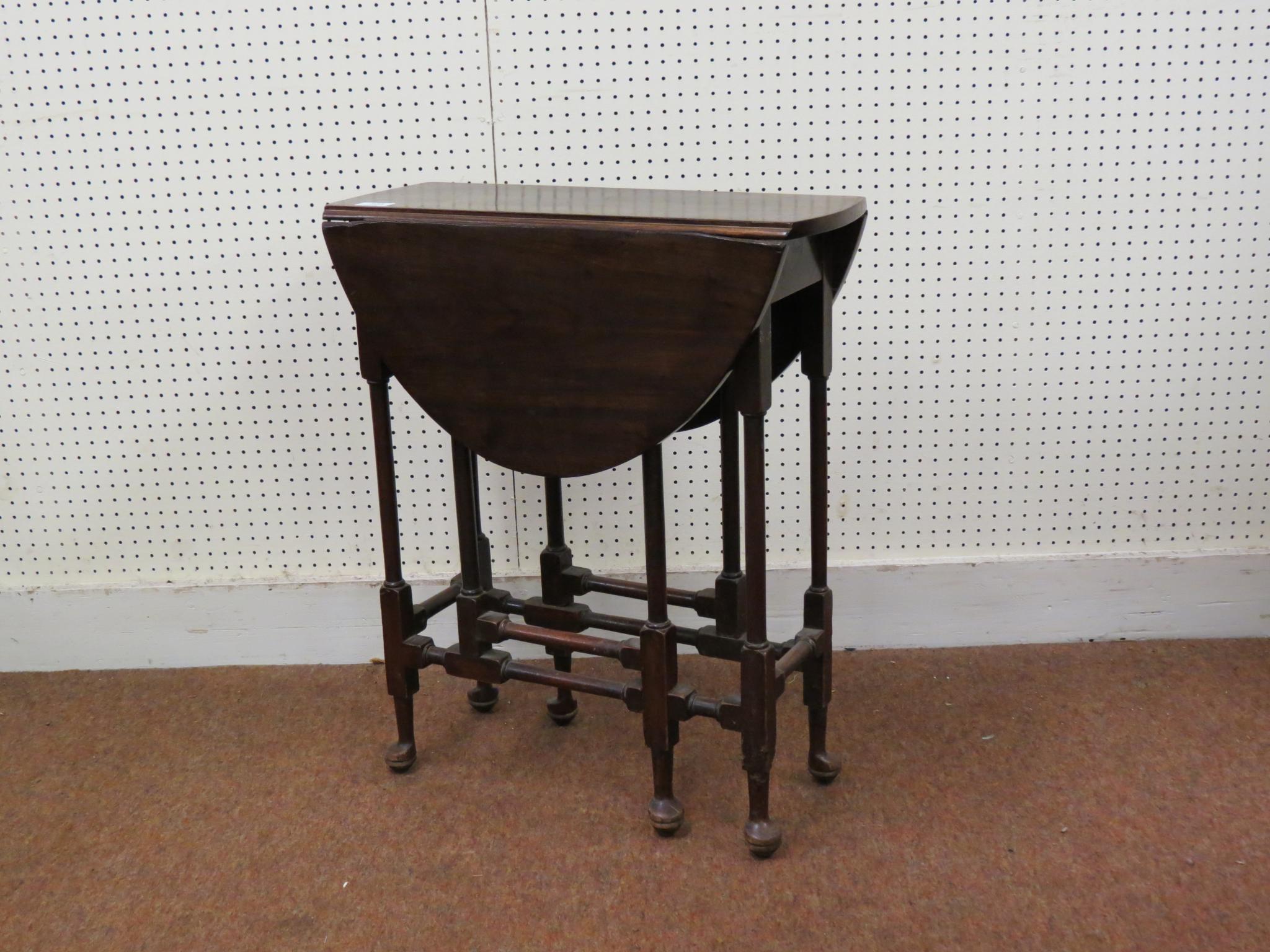 Appraisal: An Edwardian walnut spider-leg drop leaf table ft in