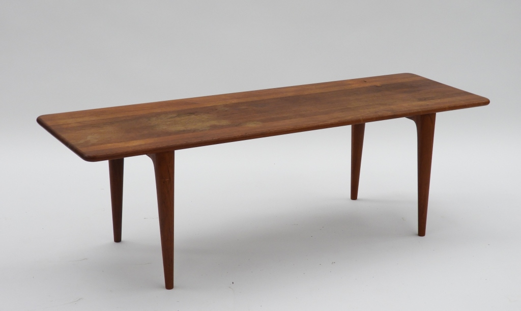 Appraisal: SURFBOARD STYLE DANISH MODERN TEAK COFFEE TABLE Denmark Flat top