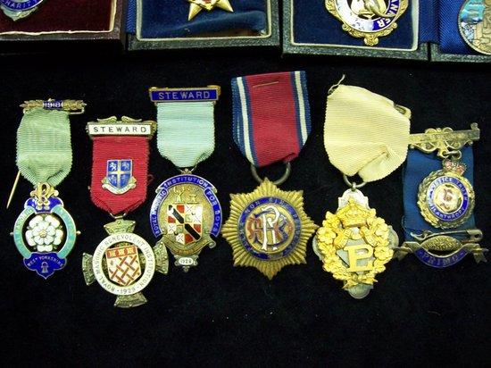 Appraisal: A quantity of enamelled masonic medals and others cased and