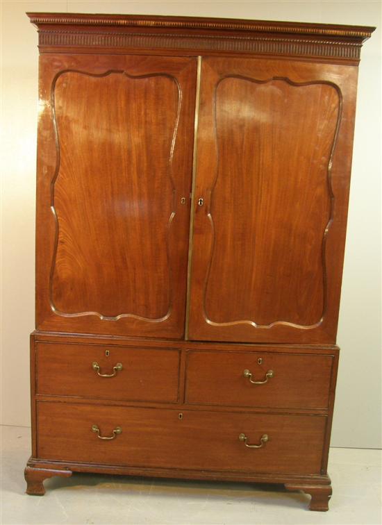 Appraisal: George III mahogany linen press the top with two cupboard