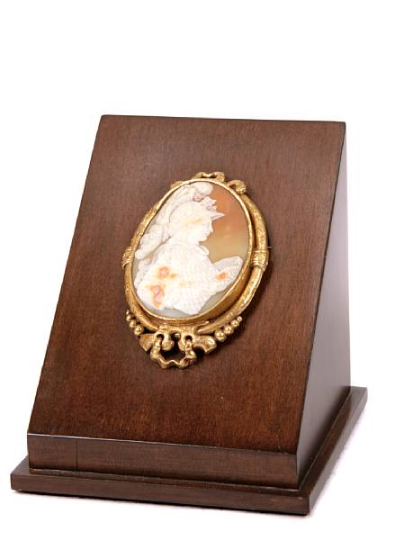 Appraisal: An k gold mounted shell cameo brooch on a wood