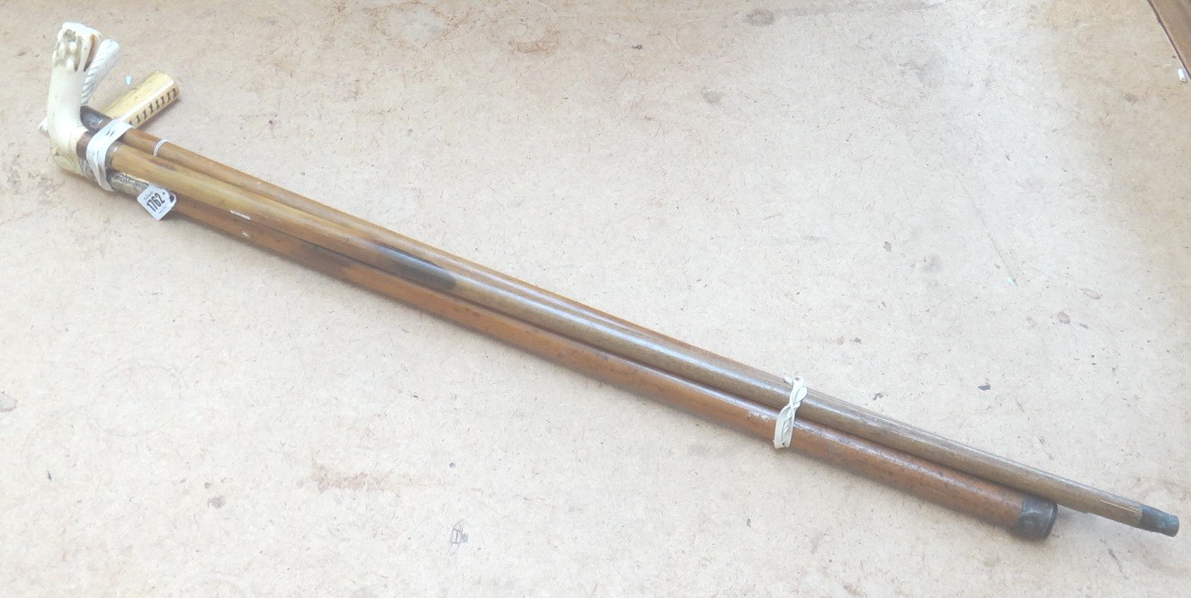 Appraisal: A Victorian walking stick with ivory handle and a silvered