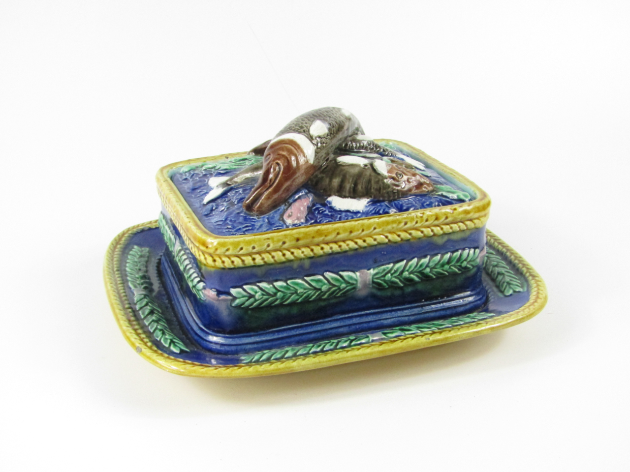 Appraisal: A late thC majolica sardine dish and cover of rectangular