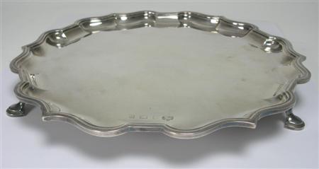 Appraisal: A circular silver salver Elkingtons Birmingham of simple shaped circular