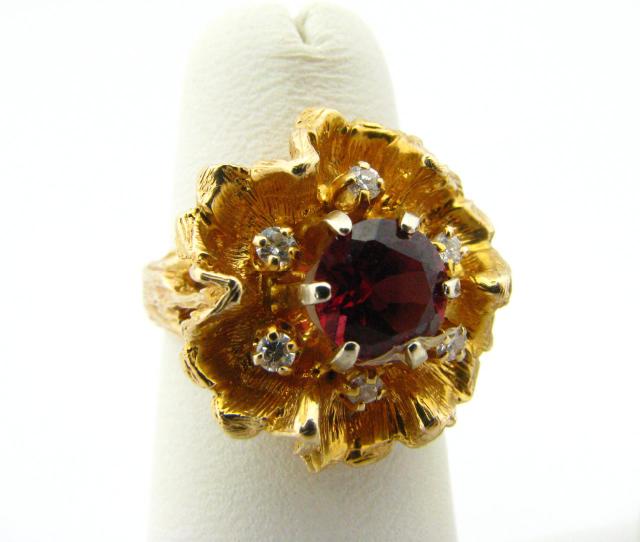 Appraisal: K Yellow Gold Garnet and diamond flower ring with one