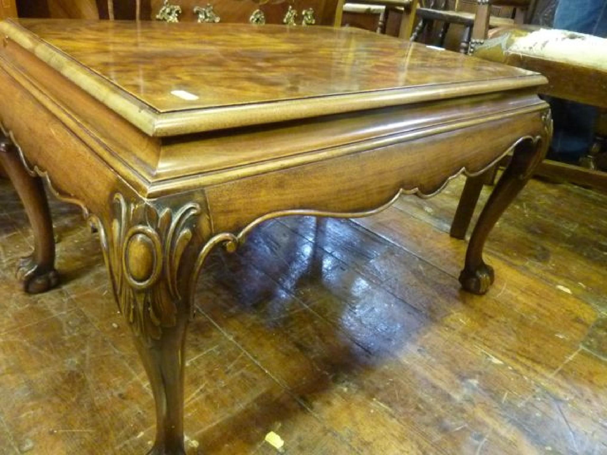 Appraisal: A good quality Edwardian mahogany occasional table in the Georgian