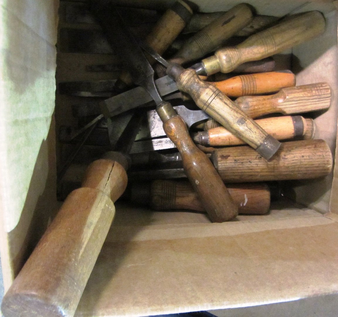 Appraisal: A quantity of carpenter's chisels