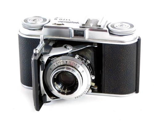 Appraisal: A Voigtlander Vito II camera in brown leather case cm