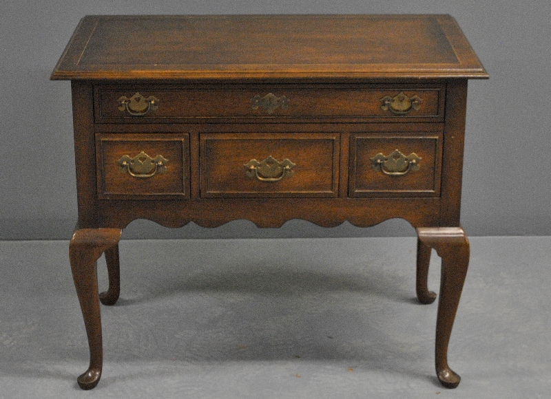 Appraisal: - Kittinger Queen Anne style mahogany lowboy labeled h x