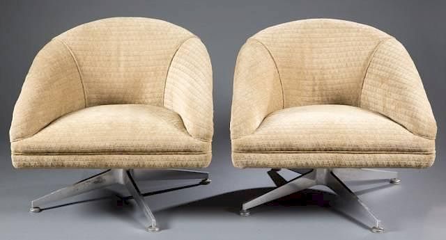 Appraisal: Pair of Mid-Century Modern chairs A pair of Mid-Century Modern