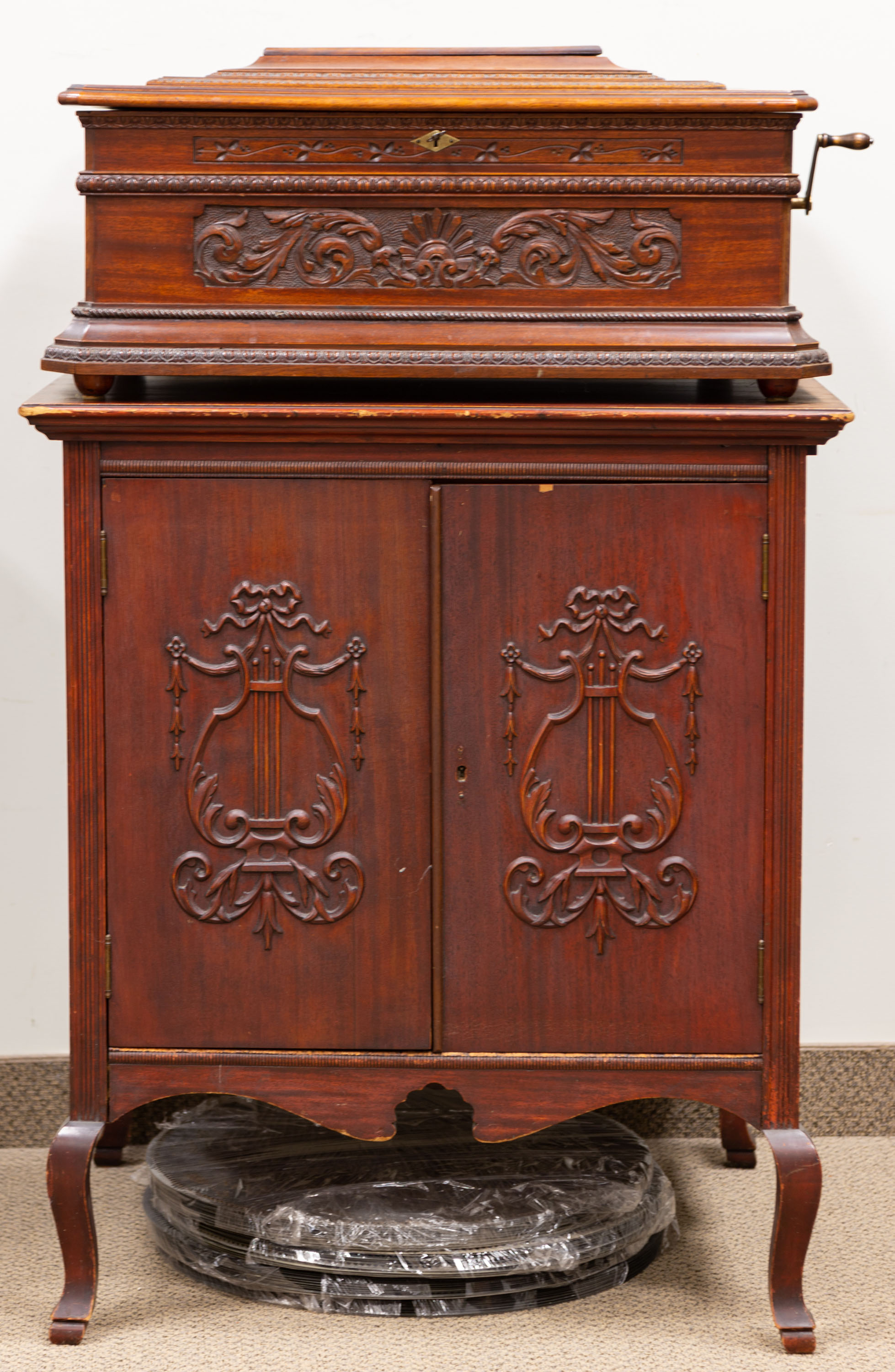 Appraisal: CRITRION INCH DISK MUSIC BOX circa With carved mahogany case