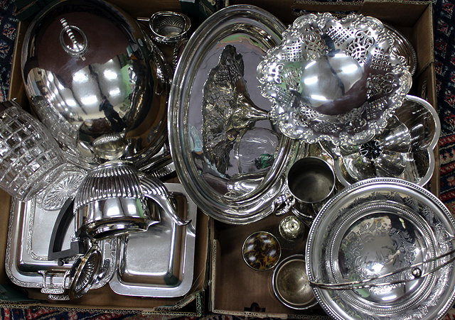 Appraisal: A LARGE QUANTITY OF SILVER PLATED ITEMS to include a