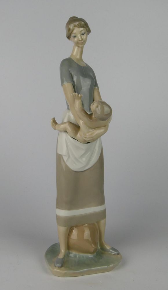 Appraisal: LLADRO MOTHER AND CHILD PORCELAIN FIGURE Lladro Spanish glazed porcelain