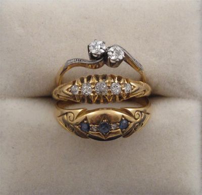 Appraisal: A diamond five stone ring set in ct gold A