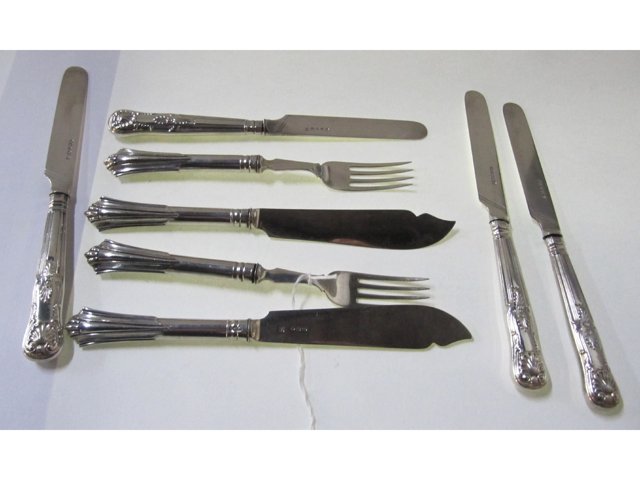 Appraisal: A lot comprising four silver dessert knives Sheffield and two