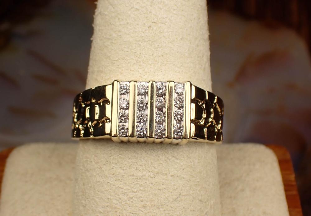 Appraisal: MAN'S DIAMOND AND FOURTEEN KARAT YELLOW GOLD RING The ring