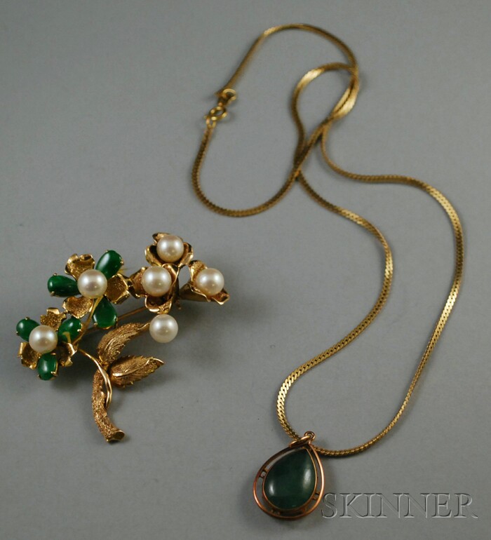 Appraisal: Two kt Gold and Jade Jewelry Items a gold jade