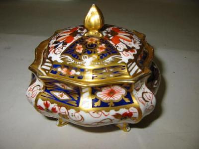 Appraisal: A ROYAL CROWN DERBY PORCELAIN TRINKET BOX AND COVER dated