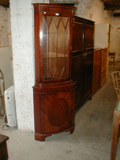 Appraisal: A reproduction mahogany corner cupboard