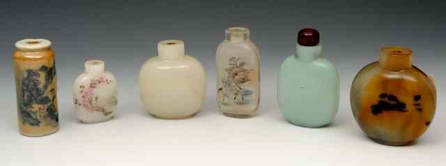 Appraisal: A CHINESE PORCELAIN CYLINDRICAL SNUFF BOTTLE decorated in blue and