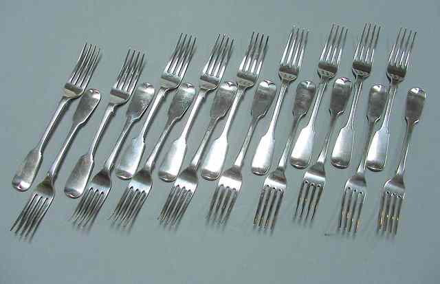 Appraisal: A SET OF THIRTEEN WILLIAM IV SILVER FIDDLE PATTERN DESSERT