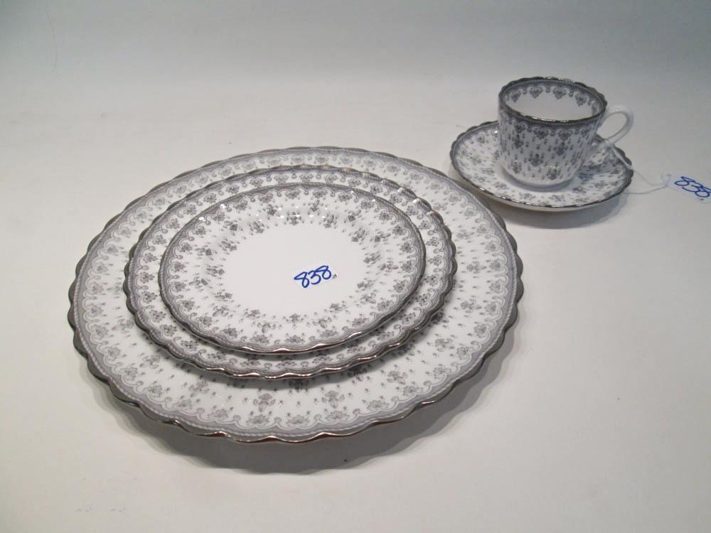 Appraisal: SPODE CHINA SET twenty-three pieces in the Fleur de Lys