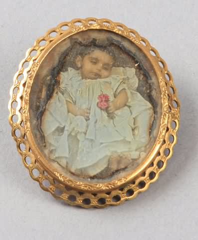 Appraisal: Pin broach containing hand colored post mortem daguerreotype of small