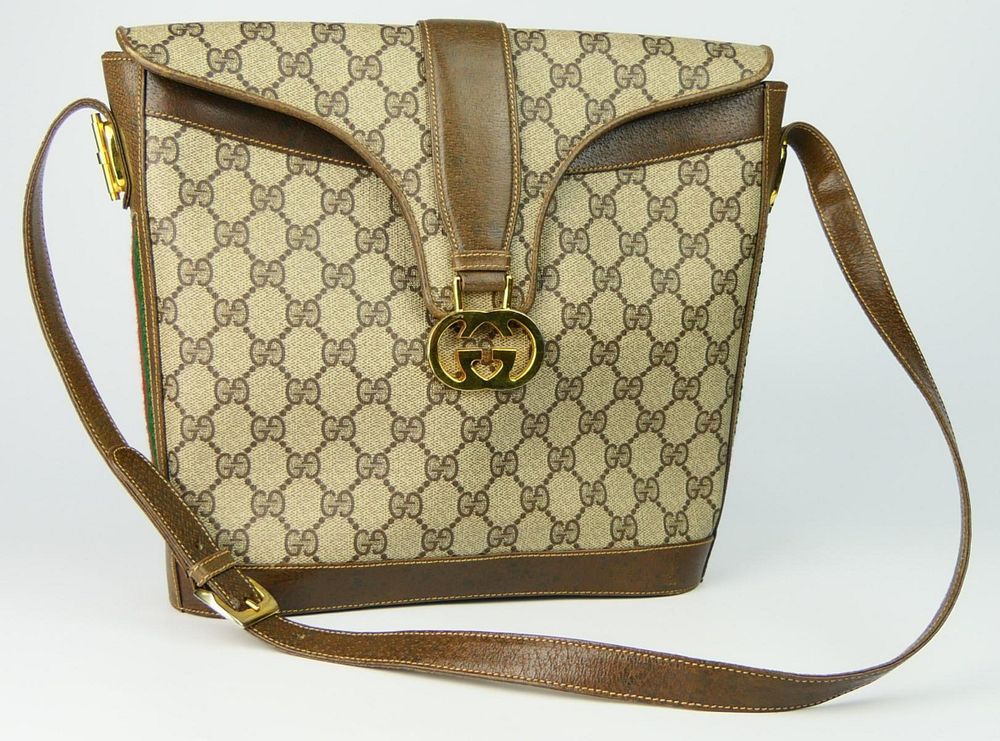 Appraisal: LOVELY GUCCI MONOGRAMED LADIES HAND BAG This bag has the