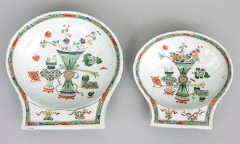 Appraisal: A Pair of Chinese Export Famille Verte Porcelain Shell Dishes