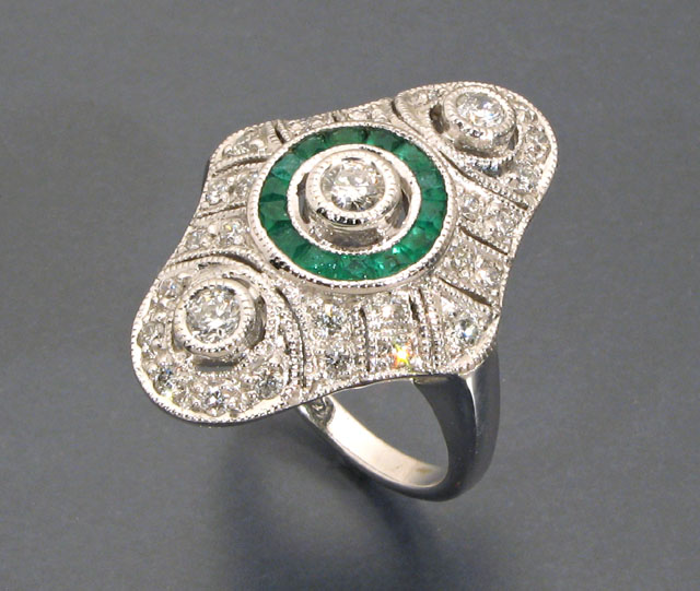 Appraisal: DIAMOND EMERALD AND EIGHTEEN KARAT WHITE GOLD RING American 's