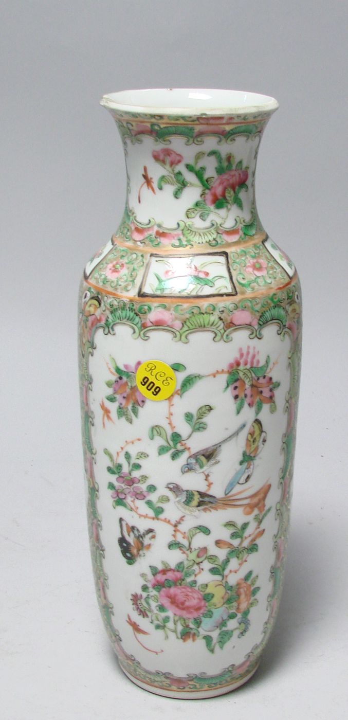 Appraisal: CHINESE EXPORT ROSE MEDALLION PORCELAIN VASE Mid- th CenturyIn rouleau