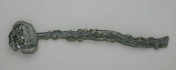 Appraisal: A 'spinach' jade ruyi scepter The long and thinly sectioned