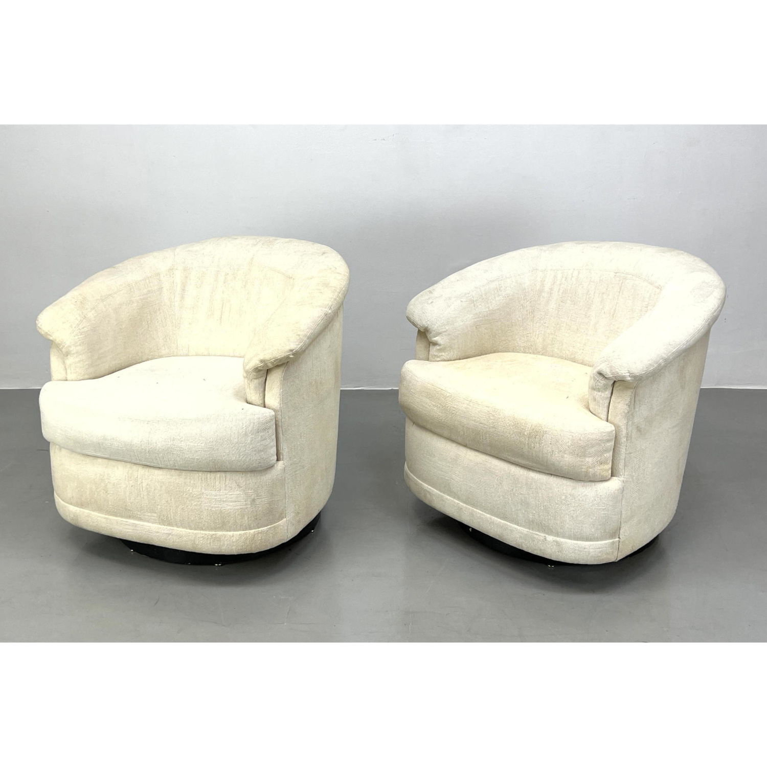 Appraisal: Pair of Swivel chairs They swivel and rock CARSON'S label