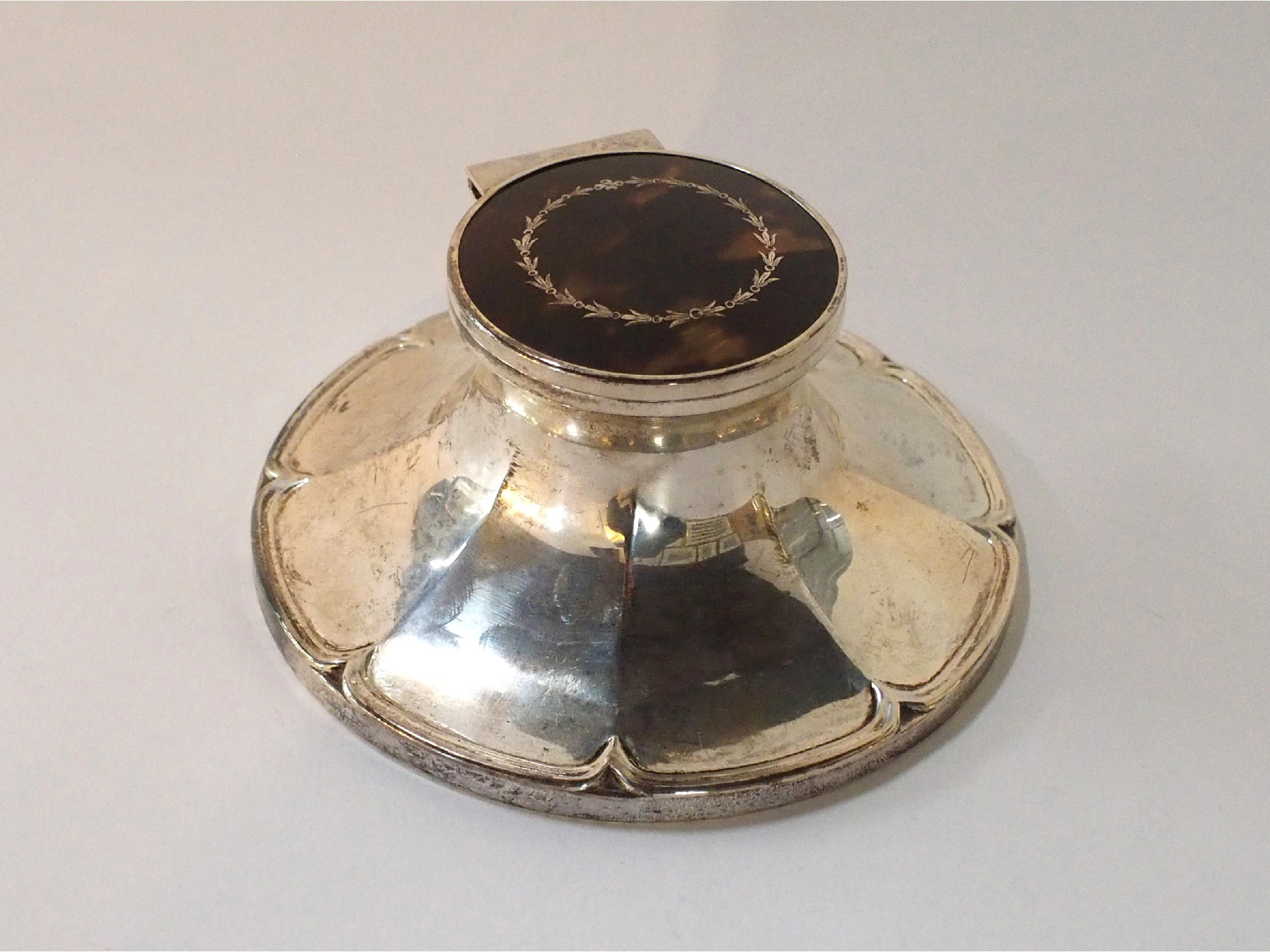 Appraisal: A silver Capstan inkwell with tortoiseshell set cover Birmingham weighted