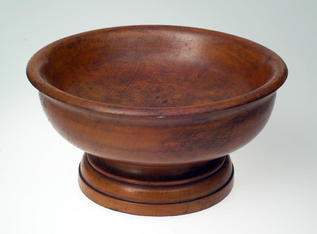 Appraisal: TREEN FRUITWOOD CENTRE BOWL th th CENTURY of circular form