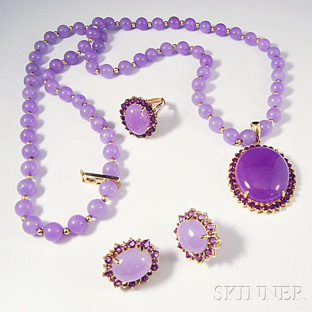 Appraisal: kt Gold and Lavender Jade Suite a jade and gold