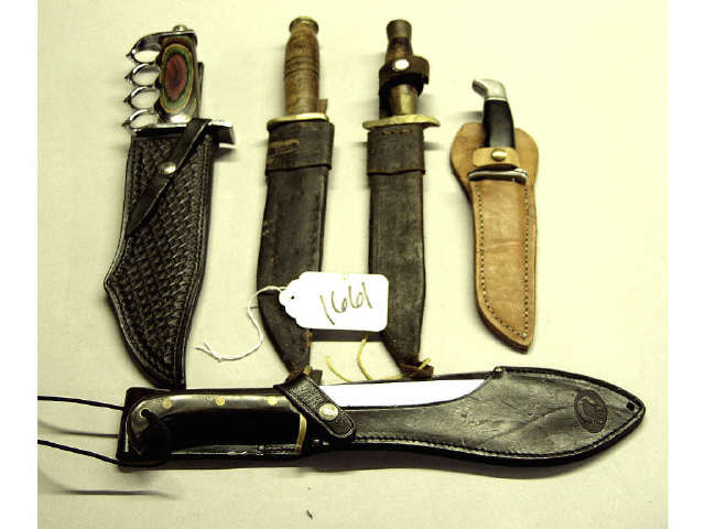 Appraisal: Collection of knives including hunting skinning survival and others Estimate