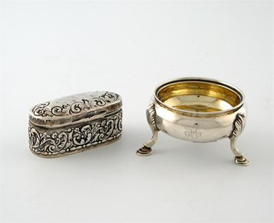 Appraisal: An Edwardian silver ring box by W Aitkin Birmingham rounded