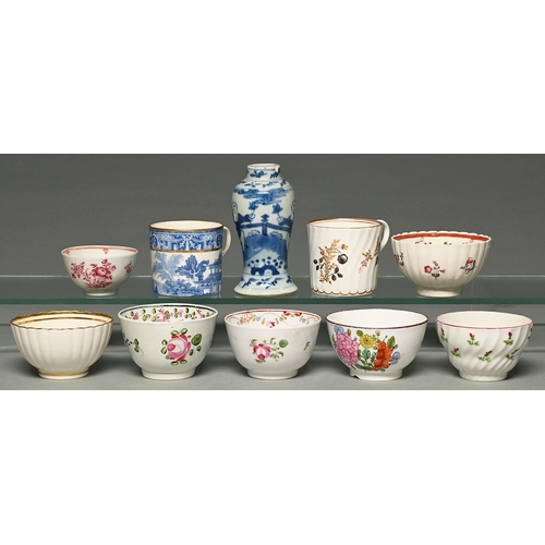 Appraisal: Five Worcester and other English porcelain tea bowls an earthenware