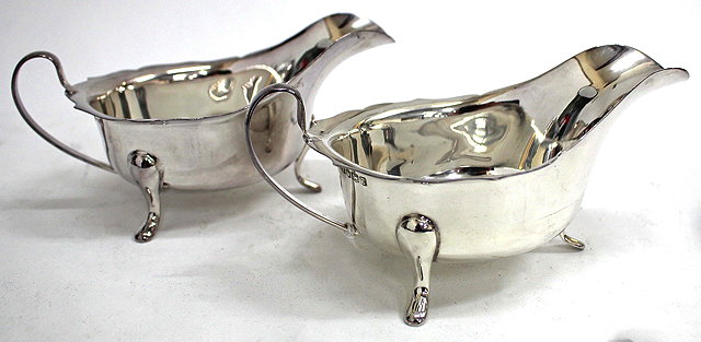 Appraisal: A NEAR PAIR OF SILVER SAUCE BOATS by Viners Ltd