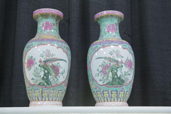 Appraisal: PAIR OF ORIENTAL VASES China th century Famille verte with