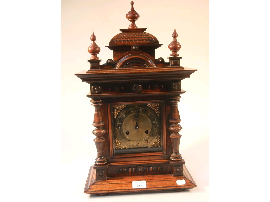 Appraisal: A late thC eight day mantel clock with German movement