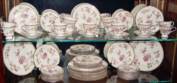 Appraisal: WEDGWOOD FINE CHINA IN THE ''SWALLOW'' PATTERN pieces to include