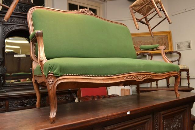 Appraisal: A LOUIS STYLE SETTEE IN GREEN UPHOLSTERY A LOUIS STYLE