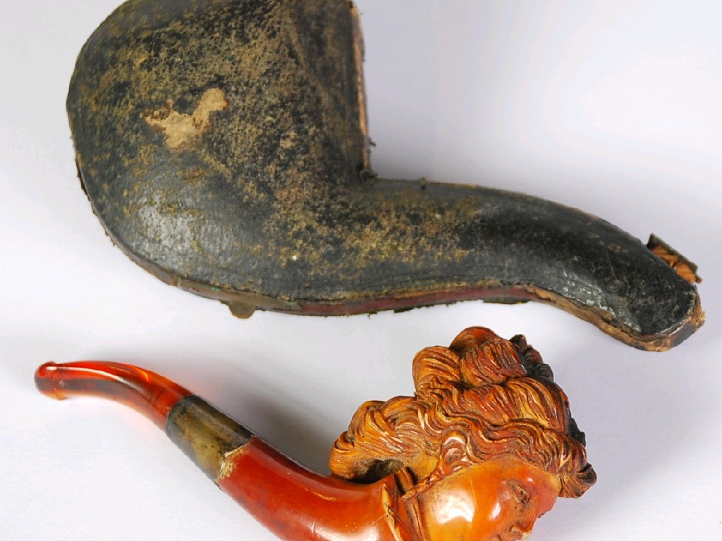 Appraisal: EARLY TWENTIETH CENTURY TOBACCO PIPE with amber stem and Meerschaum