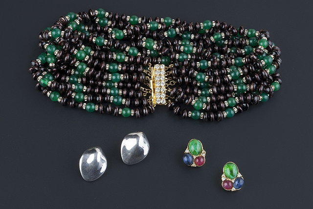 Appraisal: A small collection of jewellery comprising a pair of earclips