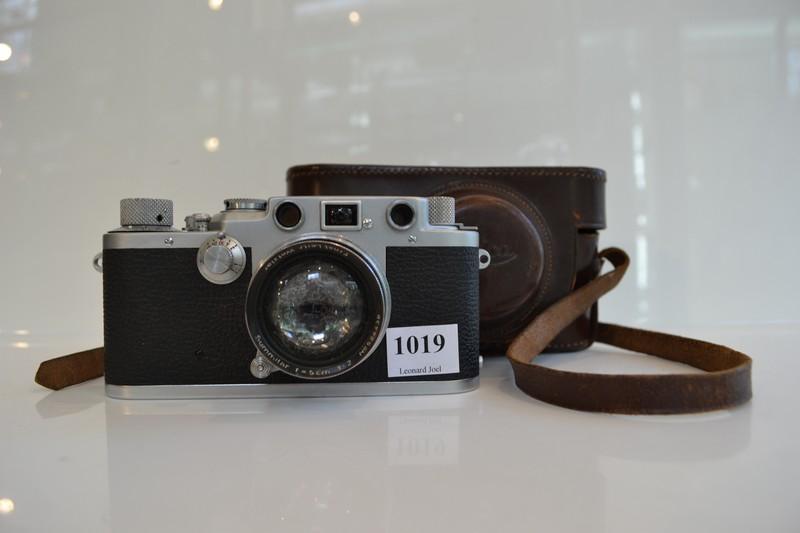 Appraisal: LEICA IIIC IN ORIGINAL LEATHER CASE Nr LENS A F