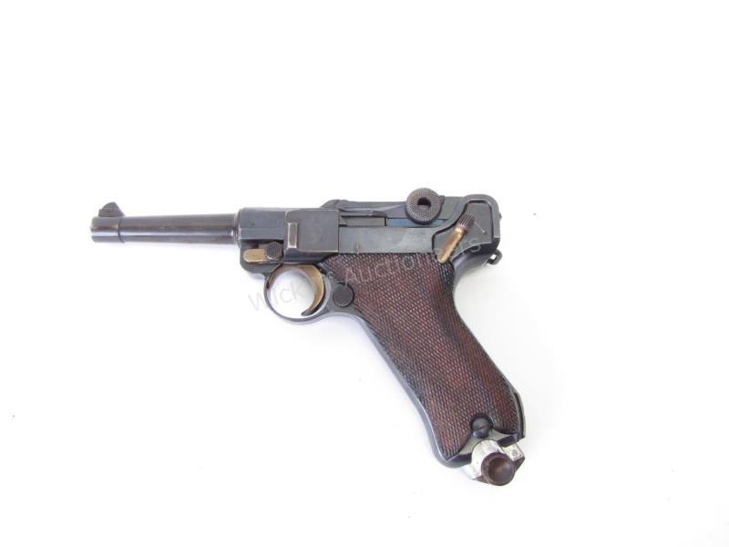 Appraisal: DWM Double Dated Luger Pistol-Round barrel Chambered in mm Wooden