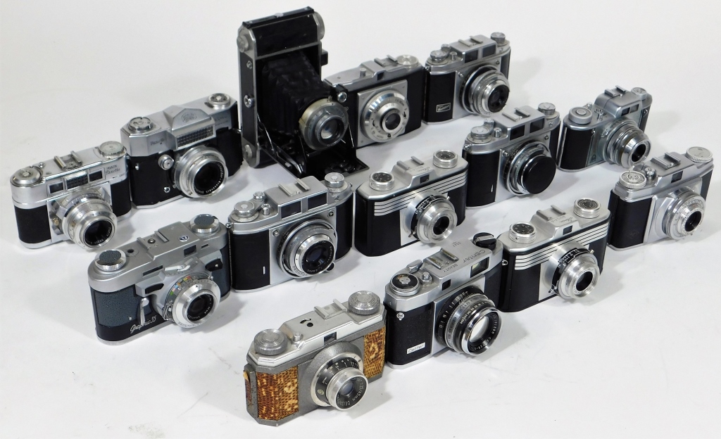 Appraisal: GROUP OF MM AND FILM CAMERAS Group of cameras for